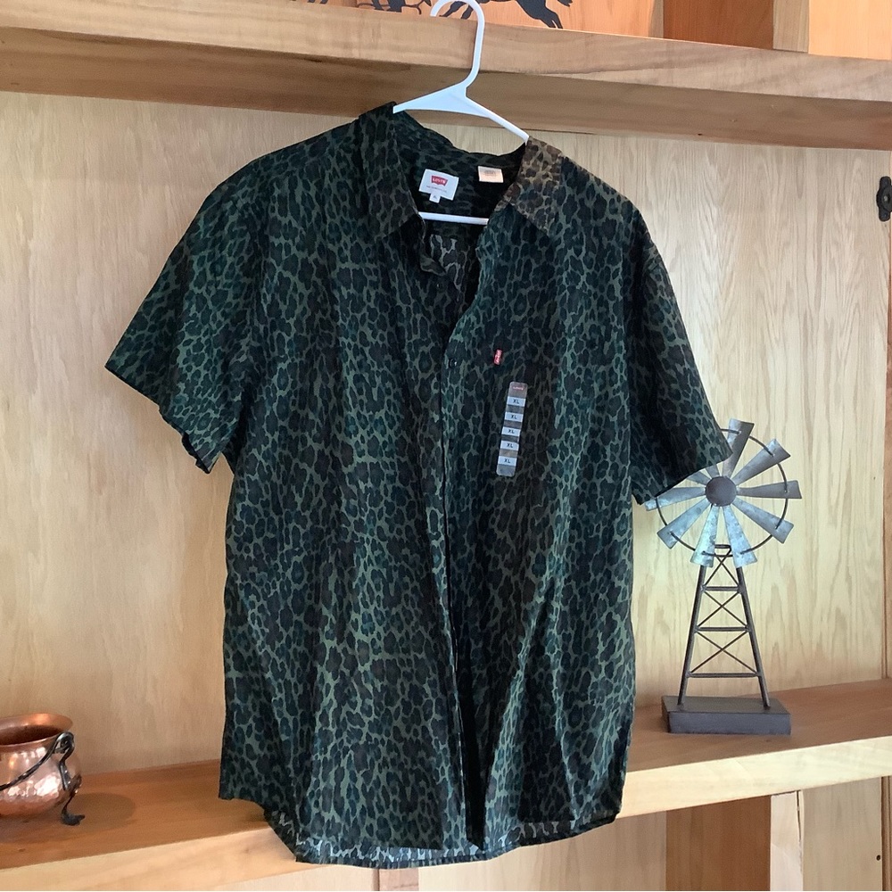 Men’s NWT Button Up Shirt NWT